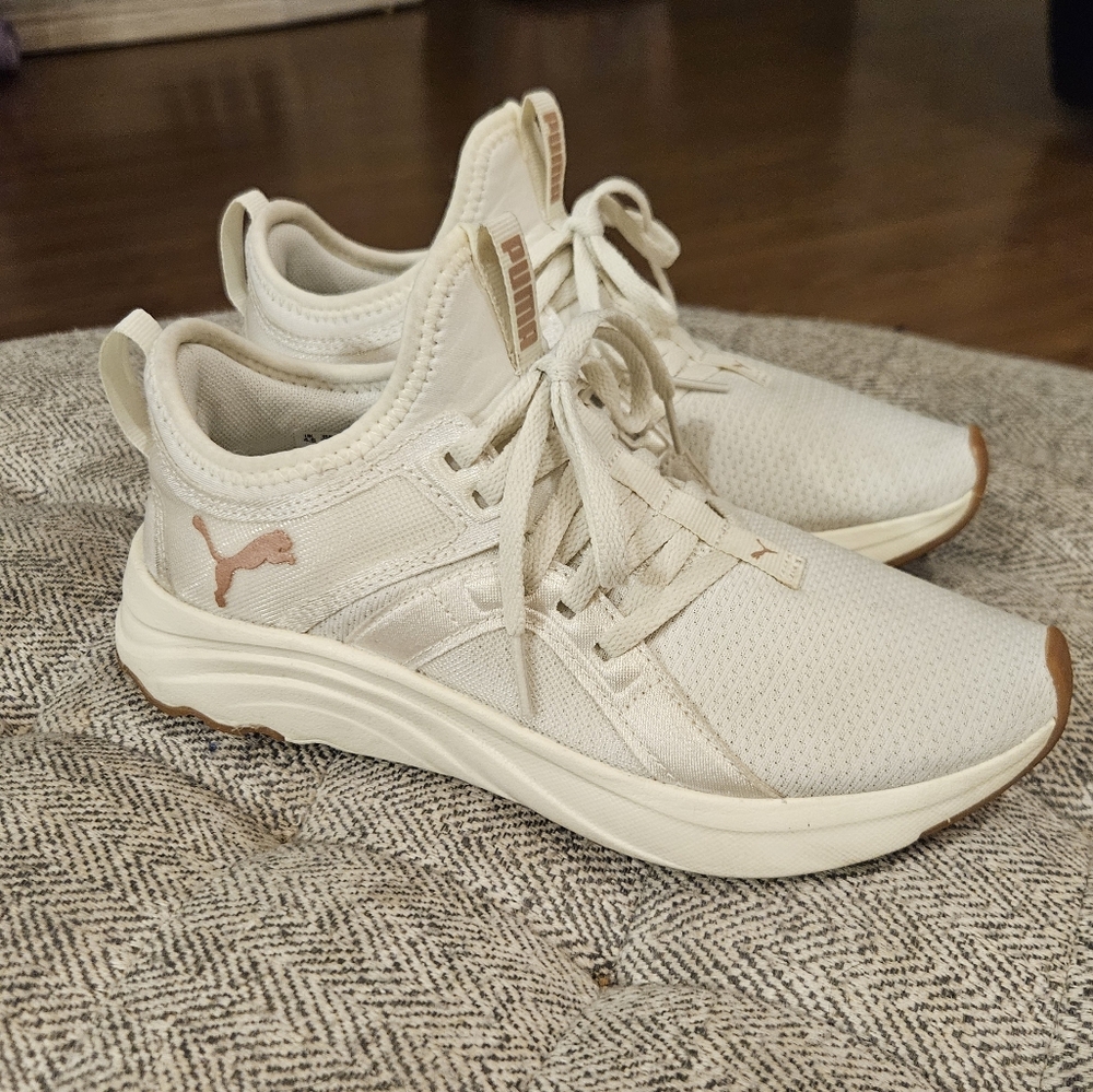 Women's 6.5 Puma Tennis Shoes